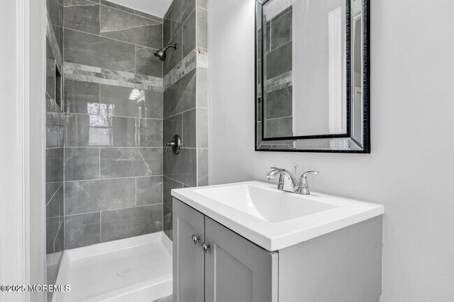 Building Photo - 382 Dogwood Dr