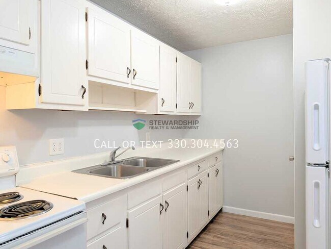 Building Photo - 1111 N Elm St