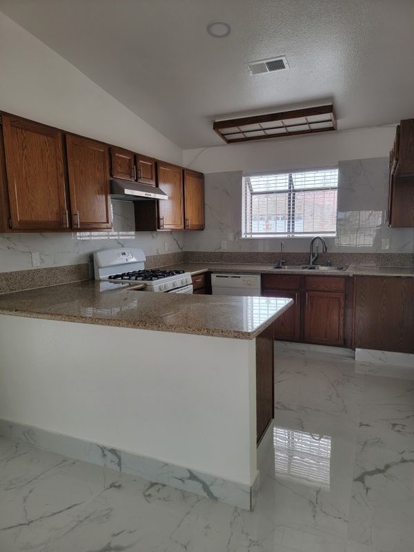 Building Photo - 3716 Kals Way