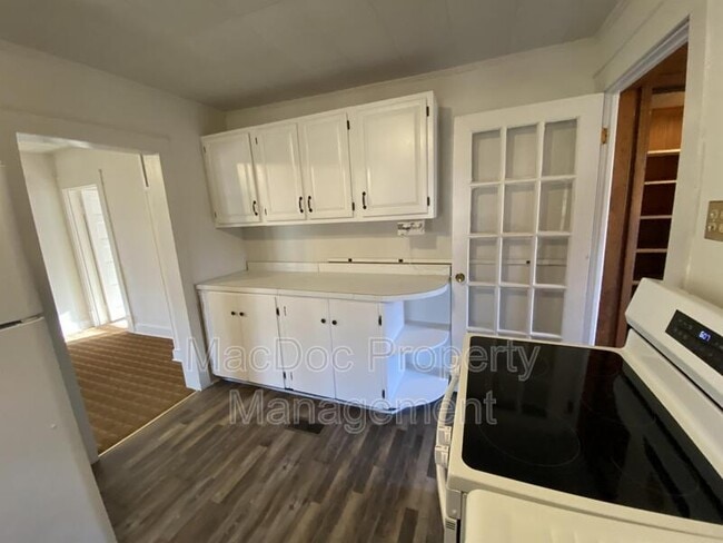 Building Photo - 885 Truslow Rd