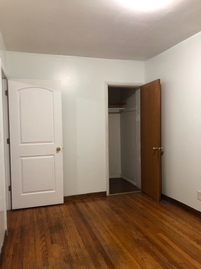 Building Photo - 3400 S Lituanica Ave