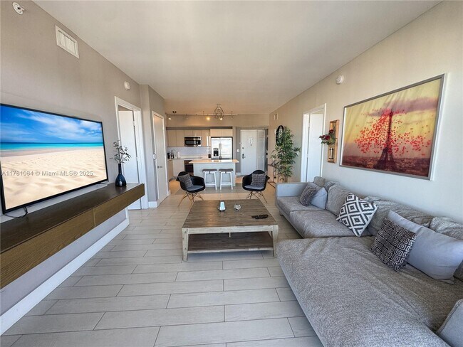 Building Photo - 2600 E Hallandale Beach Blvd