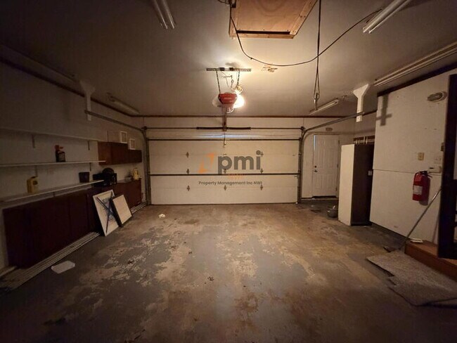 Building Photo - 110 W Carrie Ave