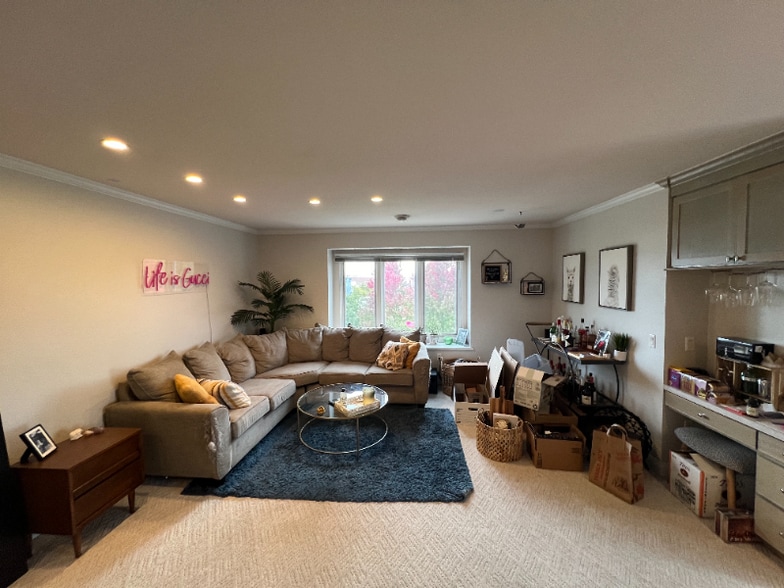 Building Photo - 810 Erie Ave