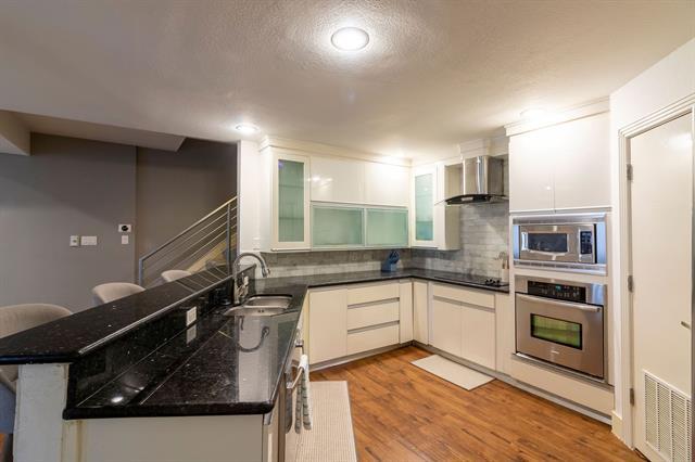 Building Photo - 3845 Convent St