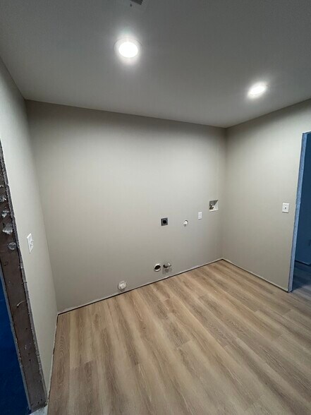 Building Photo - 304 Jennifer