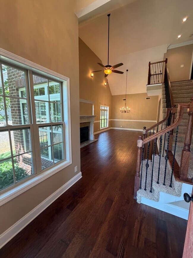 Building Photo - Spacious 4 Bedroom 2 1/2 Bath Home For Rent in Sango Area!