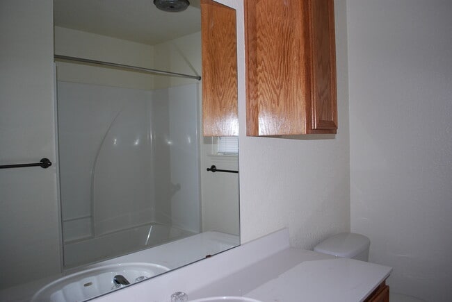 Building Photo - 910 Crymes Ln