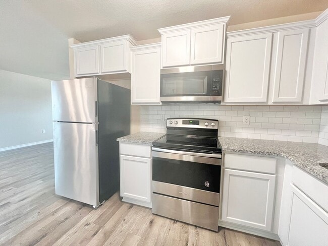 Building Photo - AVAILABLE NOW! (SECTION 8 ACCEPTED)