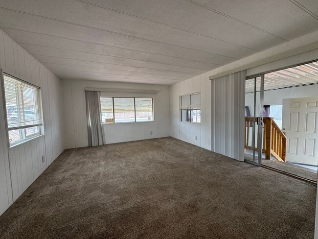 Building Photo - 1 BR 1Ba with enclosed Porch/Patio, fenced yard, RV Parking