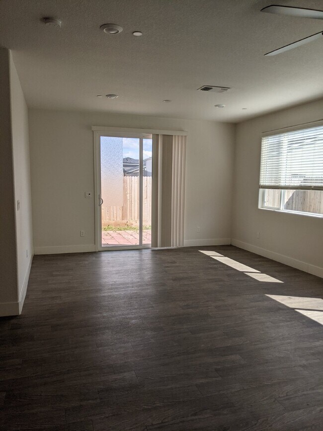 Building Photo - 2312 Vaca Way