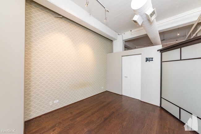 Building Photo - 1 br, 1 bath Condo - 124 W Polk St