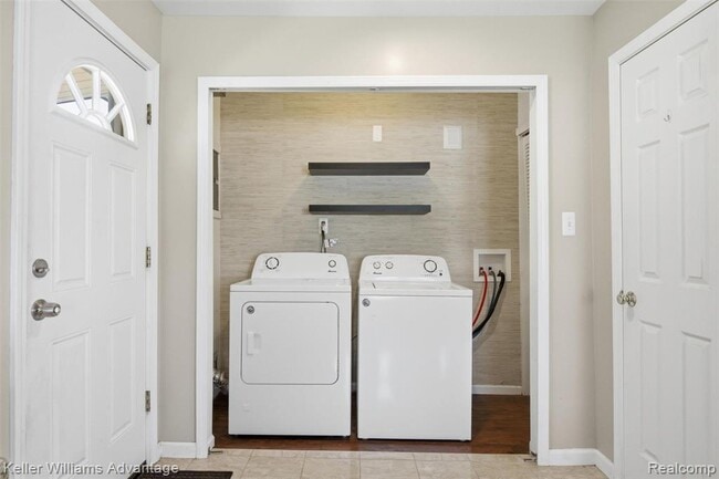 Building Photo - 7435 Lathers St