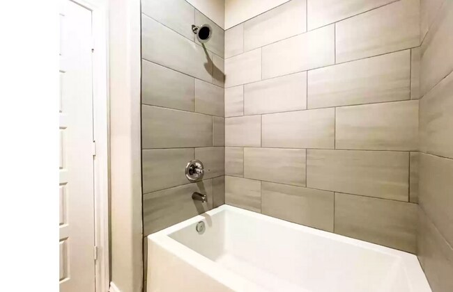 Building Photo - 1605 Avenue O