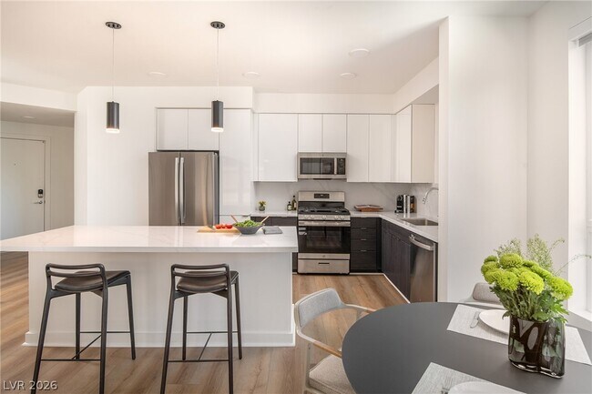 Building Photo - 11055 S Las Vegas Blvd