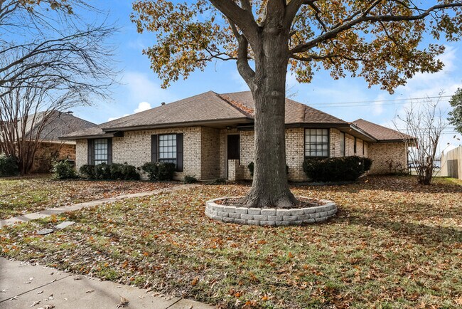 Building Photo - Expansive 3-Bedroom Home in Waxahachie, TX
