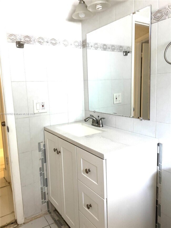 Building Photo - 1945 Pierce St