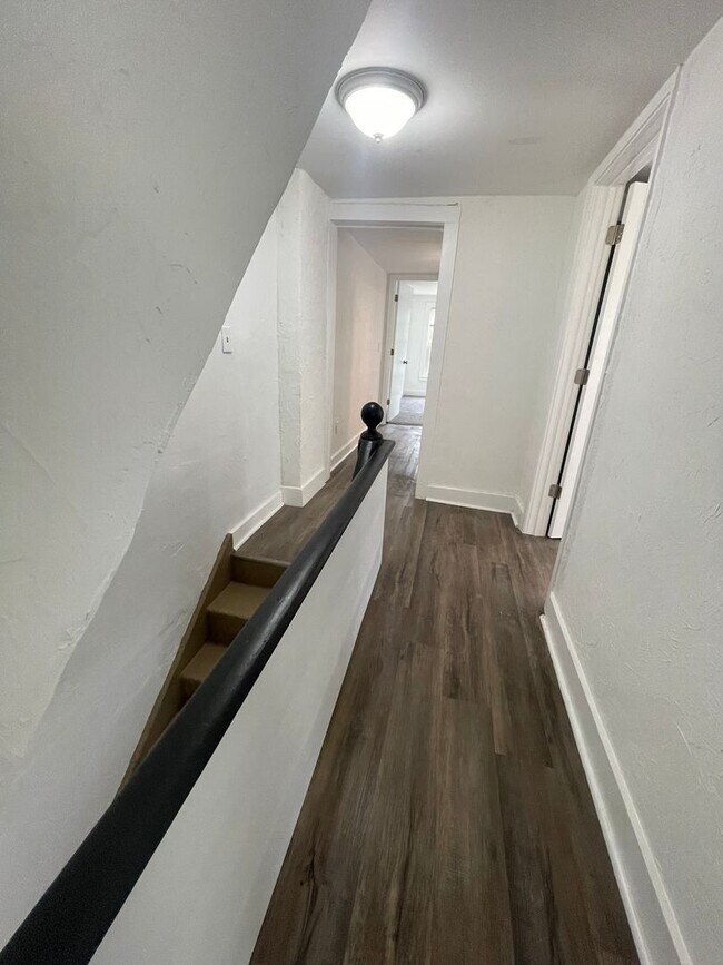Building Photo - Modern, Fully Renovated 3-Bedroom Apartment – $1,850/month | Pittsfield, MA