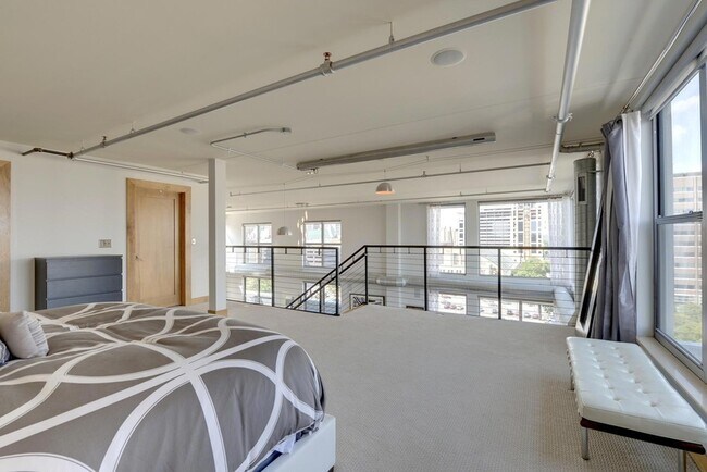 Building Photo - 521 S 7th St