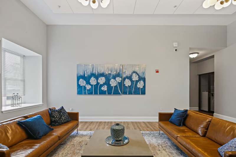 Building Photo - 319 W Franklin St