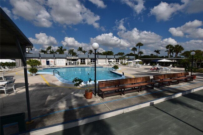 Building Photo - 2572 Emory Dr W