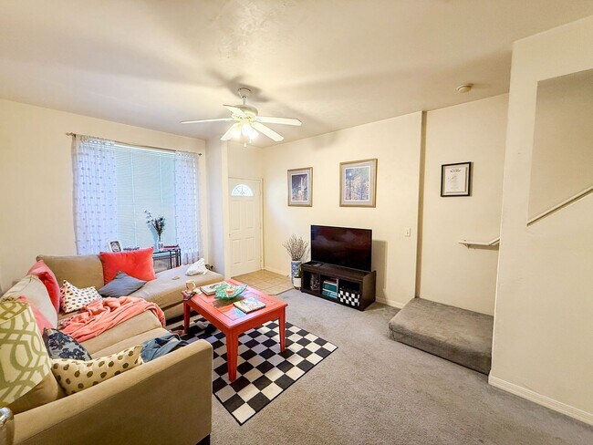 Building Photo - Victoria Station #141