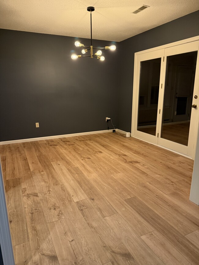 Building Photo - 1109 Chadwick Dr