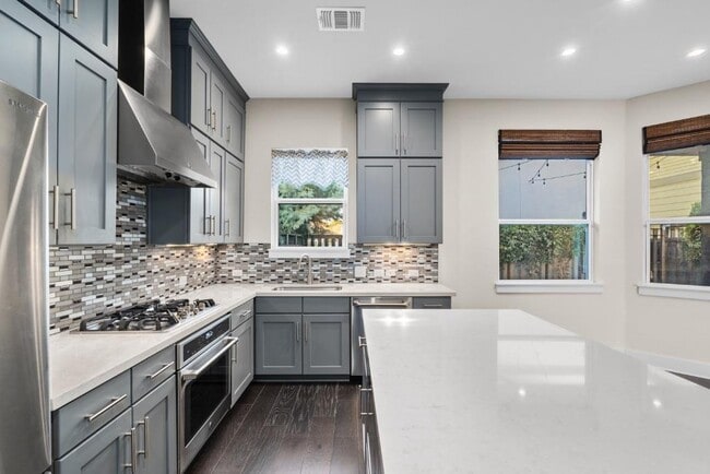 Building Photo - 1004 Banyon St