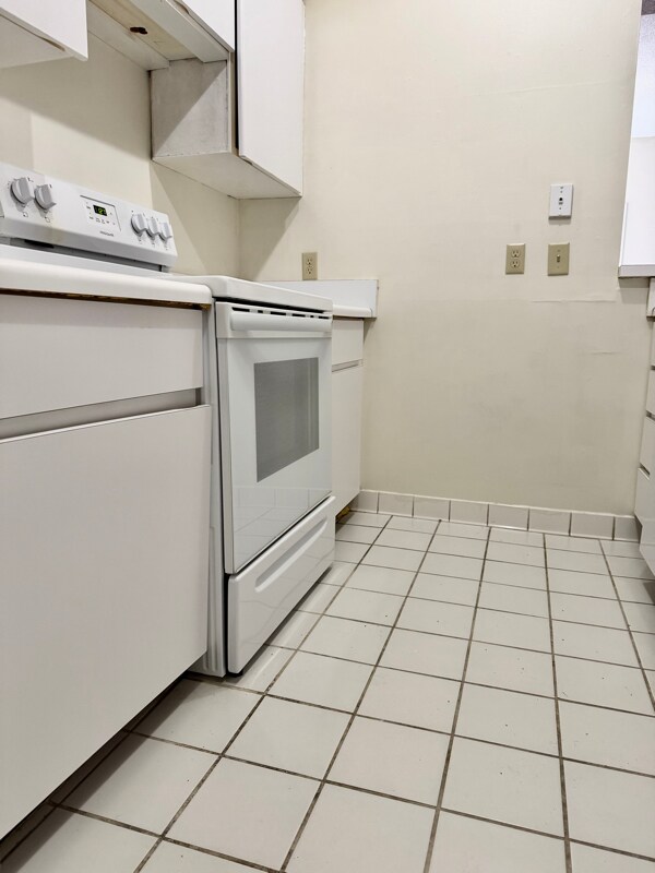 Building Photo - 3400 Betty Ln