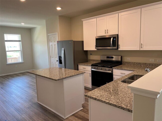 Building Photo - 561 Papaya Dr