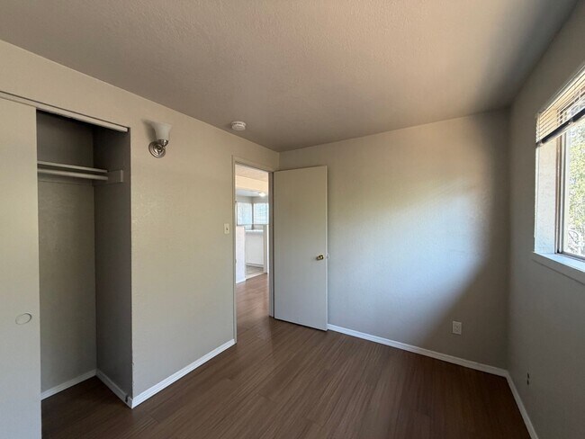Building Photo - 1020 Taos Dr