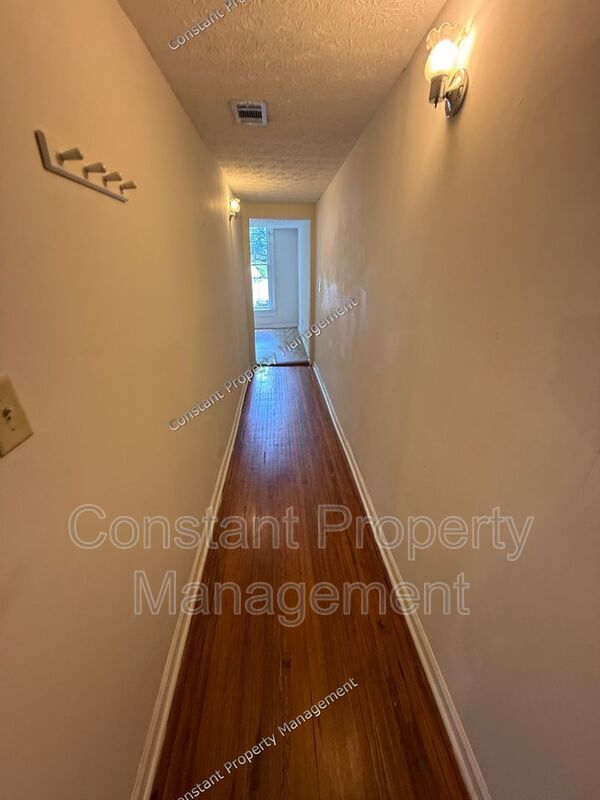 Building Photo - 1166 Bond St