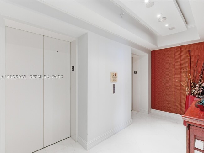 Building Photo - 17875 Collins Ave