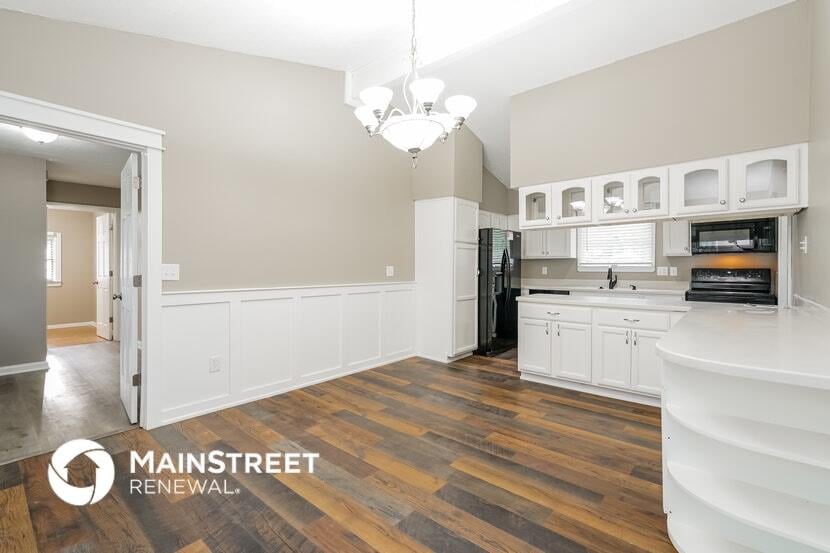 Building Photo - 305 Station St E