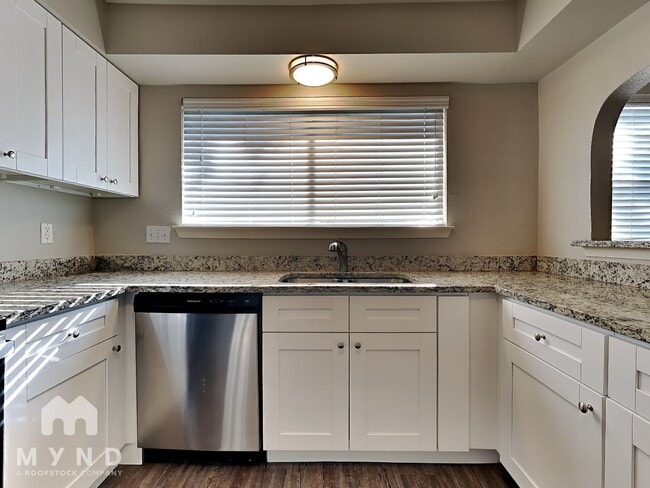 Building Photo - 11923 Medicine Bow Cir