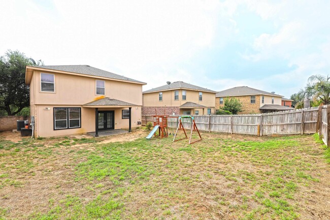 Building Photo - 907 Starling Creek Loop