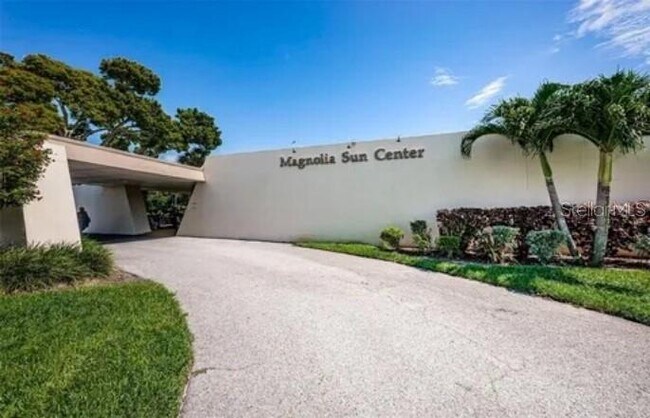 Building Photo - 5925 Terrace Park Dr N