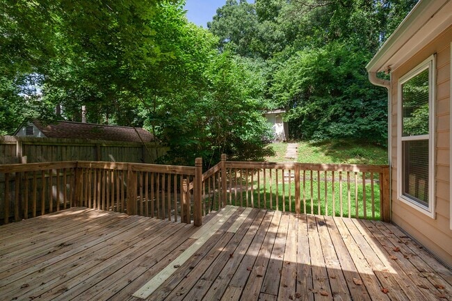 Building Photo - Spacious 3 beds & 3 Full Baths in Woodland...