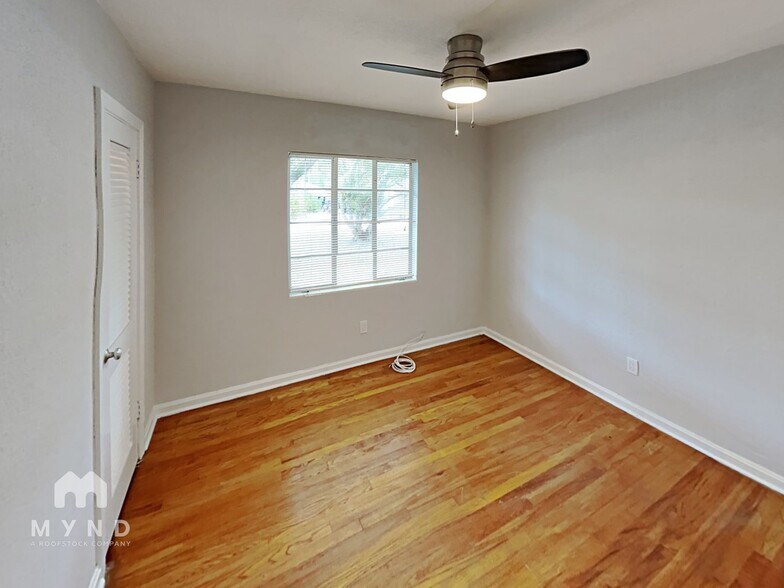 Building Photo - 809 Woodside Ave