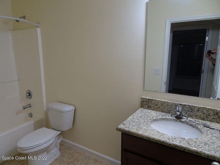 Guest Bath - 1080 Cayman Dr