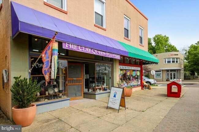 Building Photo - 223 Burgess Ave