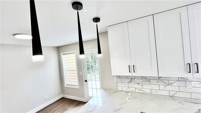 Building Photo - 417 Hillcrest Cmns