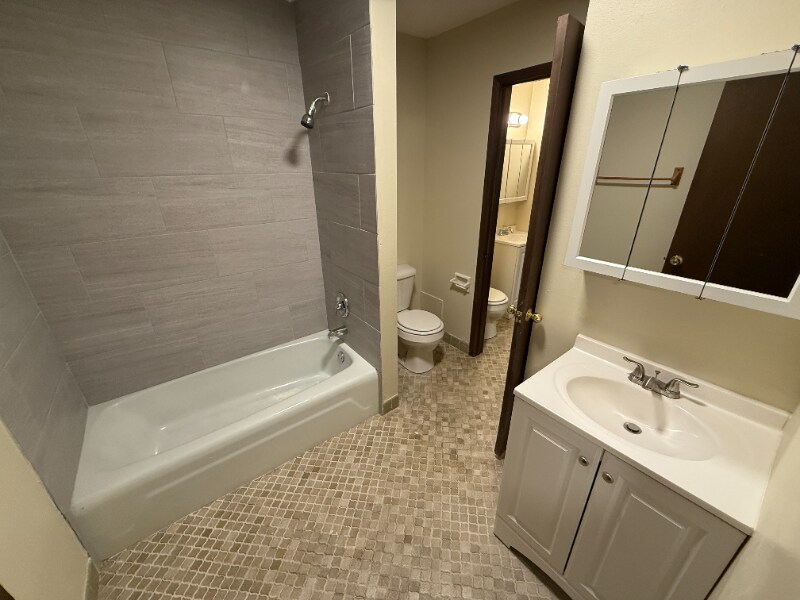 Building Photo - 202 Williamsburg Dr