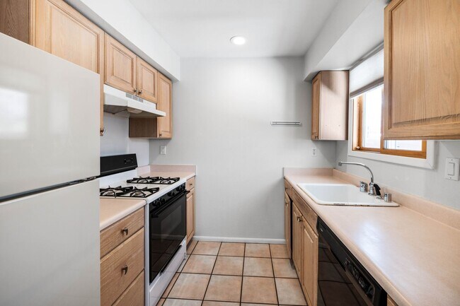 Building Photo - 1 MO. FREE RENT! Two-Bedroom El Matador Condo