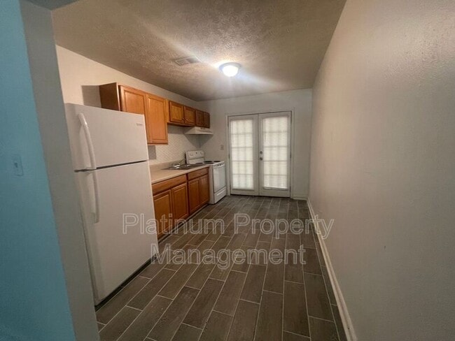 Building Photo - 543 Springwood Dr