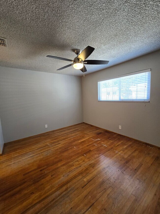 Building Photo - Spacious 4-Bedroom Corner Lot Home $2450.00 per month | Prime Rancho Cordova Location | Available...