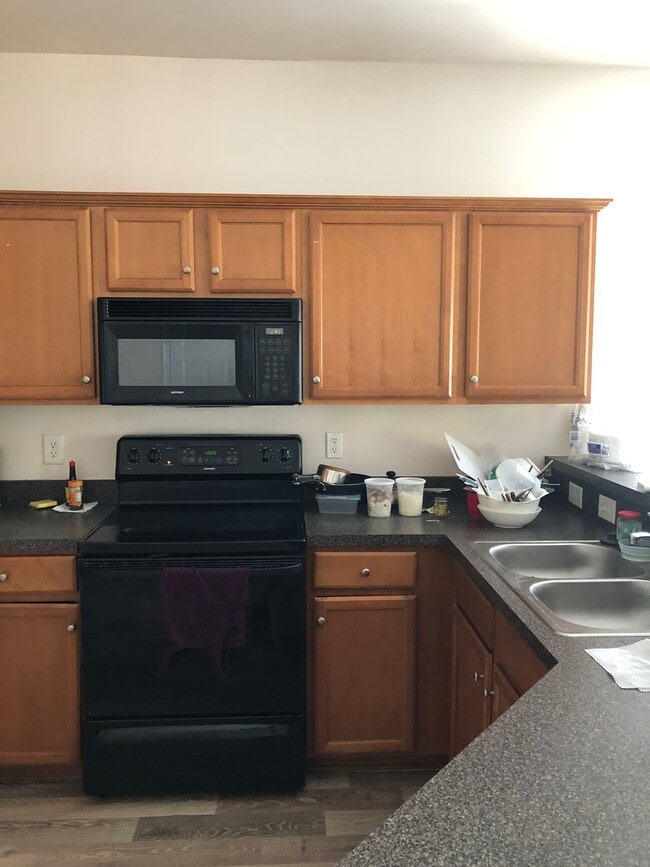 Building Photo - 3 Bdrm/2.5 Bth Home Located Close to I-95