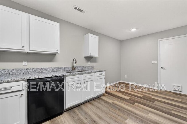 Building Photo - 4418 Acoma St
