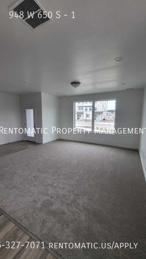 Building Photo - 948 W State Rd