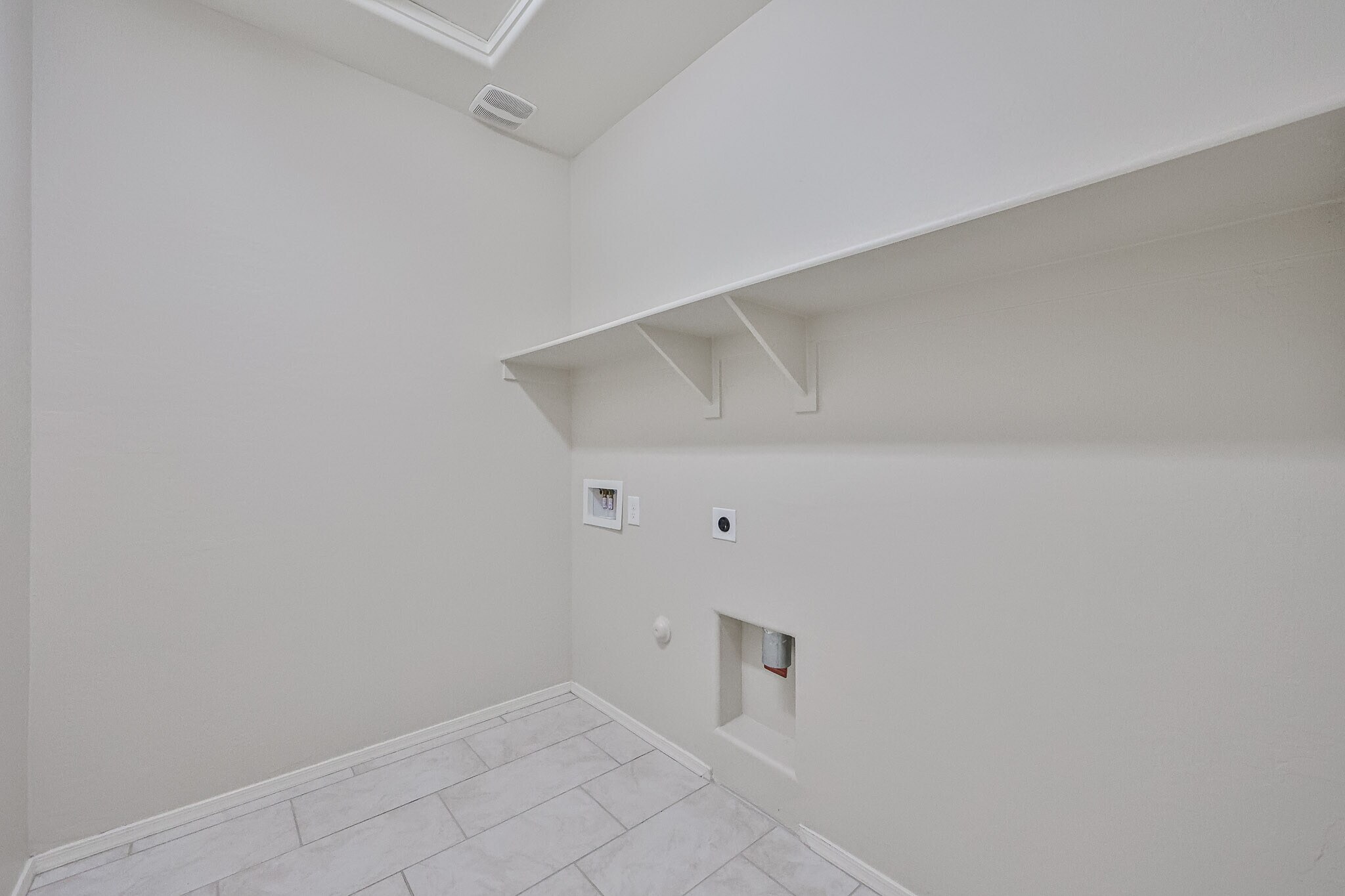 Laundry Room - 18172 W Vista Norte St